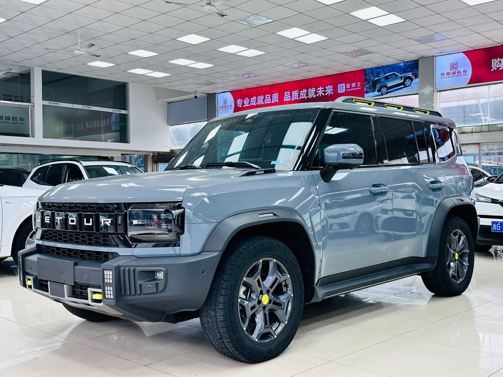 Jetour T2 side profile in a dealership
